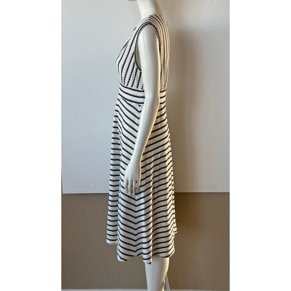 NWT Max Studio Dress Black & White Sleeveless V Neck Stretch Striped Sz M - Picture 4 of 9